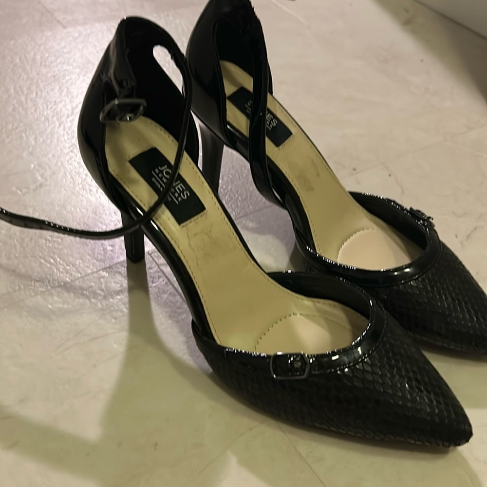 NWOT Jones of NY black 3” heels Size 6
